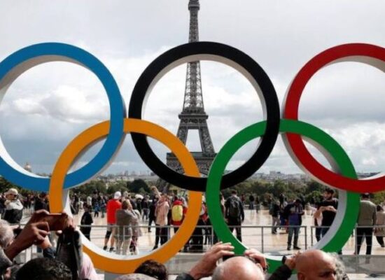 Maior equipe de refugiados da história competirá em Paris, afirma COI