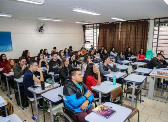 Comissão discute renegociação de dívidas de estudantes com o Fies