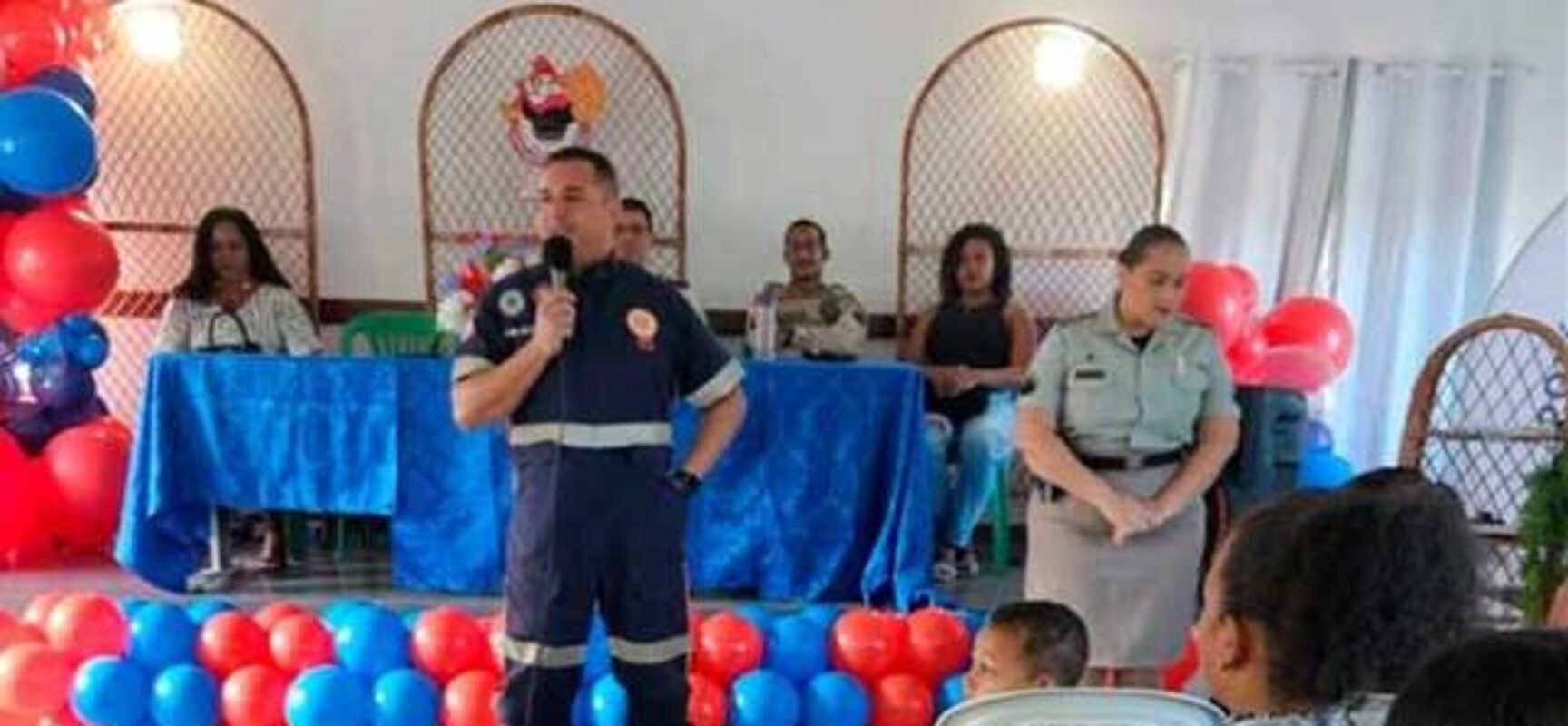 SAMU e PROERD conscientizam jovens sobre a importância de evitar trotes