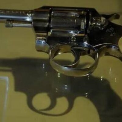 Cerca de 100 armas são furtadas em loja de armamentos no DF