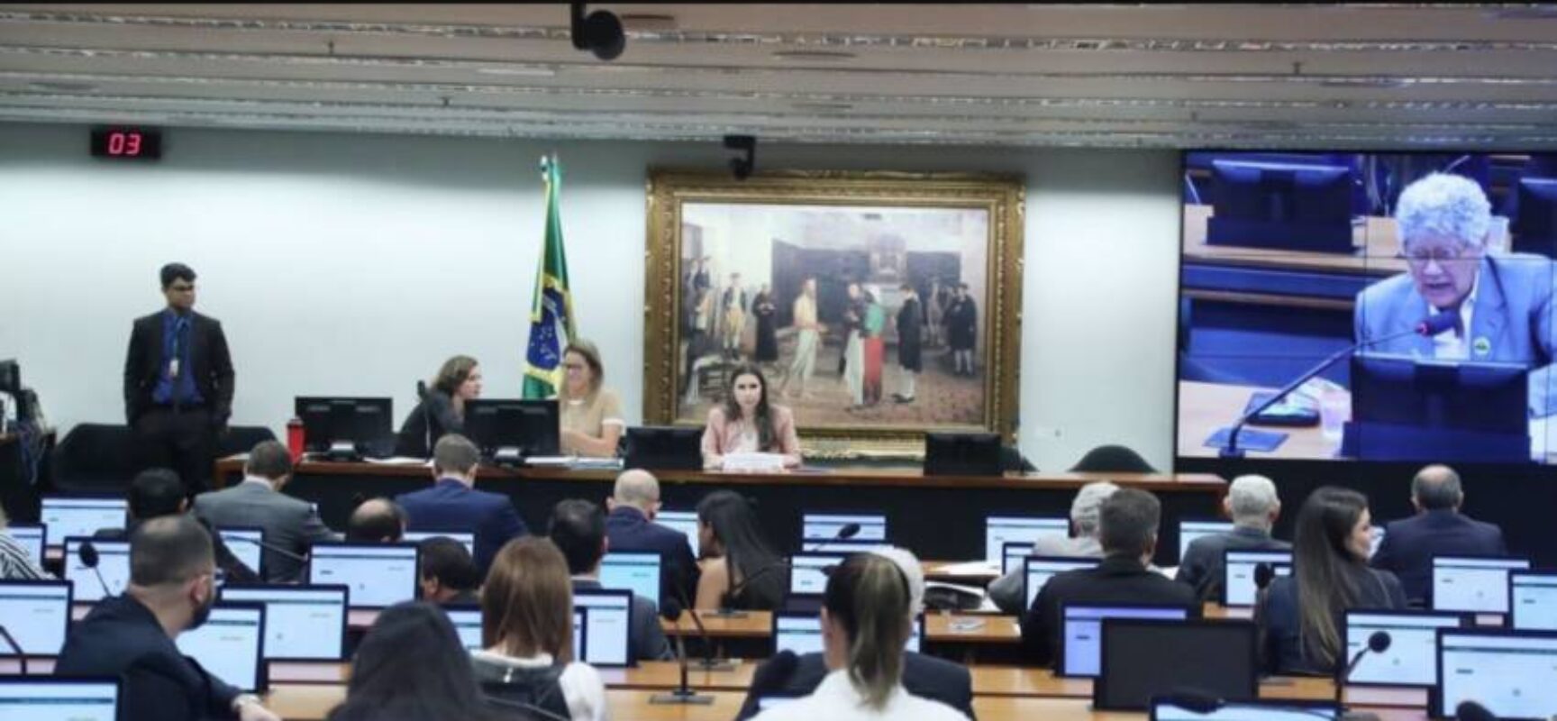 PEC que proíbe porte e posse de drogas no Brasil é aprovada pelo CCJ com 47 votos