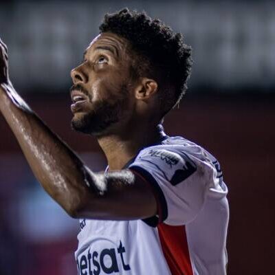 Em noite inspirada de Willian Oliveira, Vitória goleia o Atlético Mineiro e deixa o Z-4 do Brasileirão