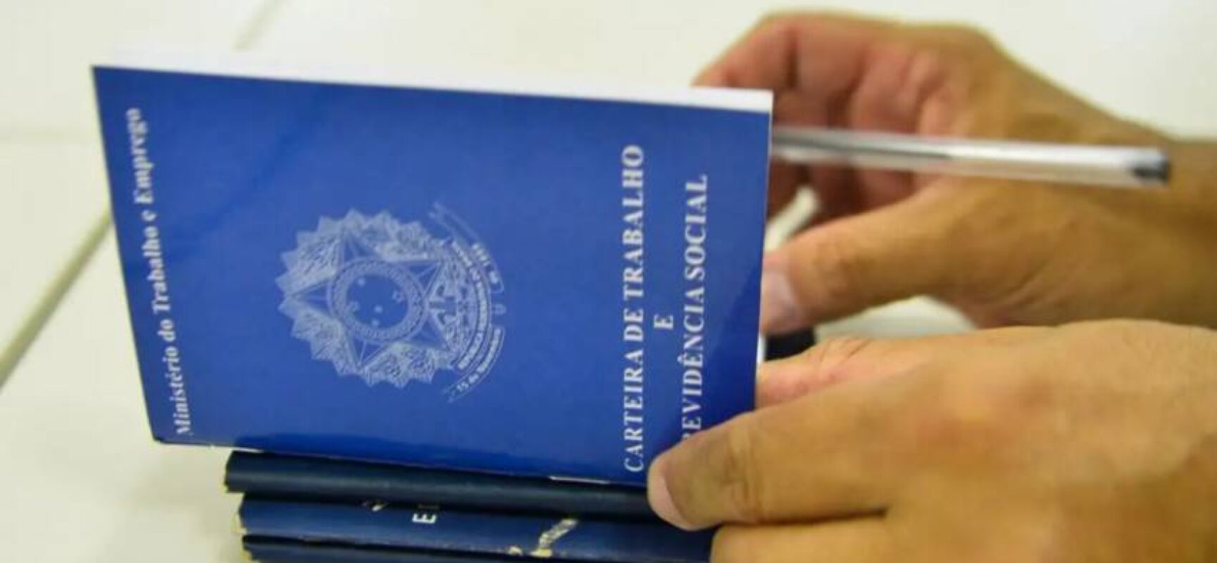 Número de pessoas empregadas no Brasil atinge marco histórico com mais de 100 milhões de empregados