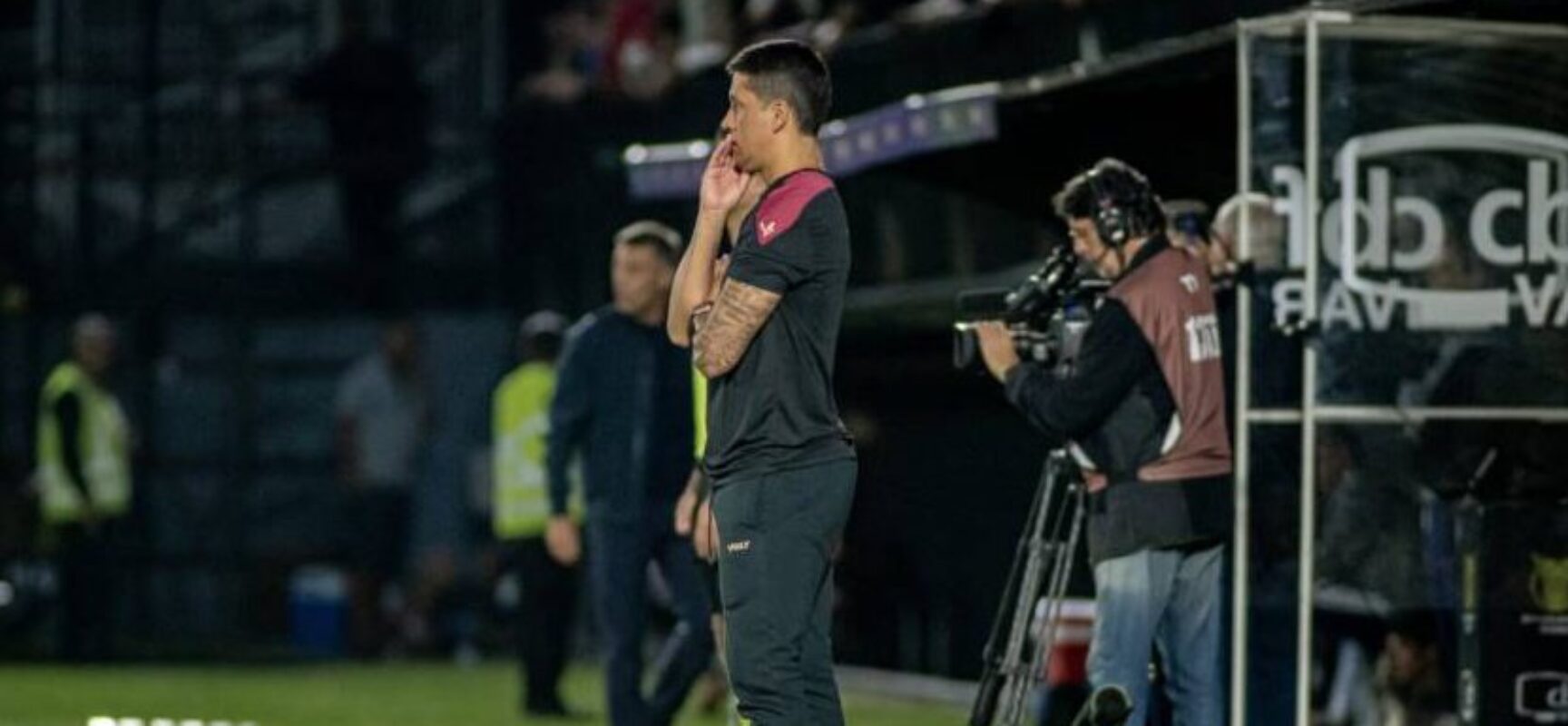 Carpini cita erro de marcação e falta de efetividade do Vitória em derrota para o Bragantino