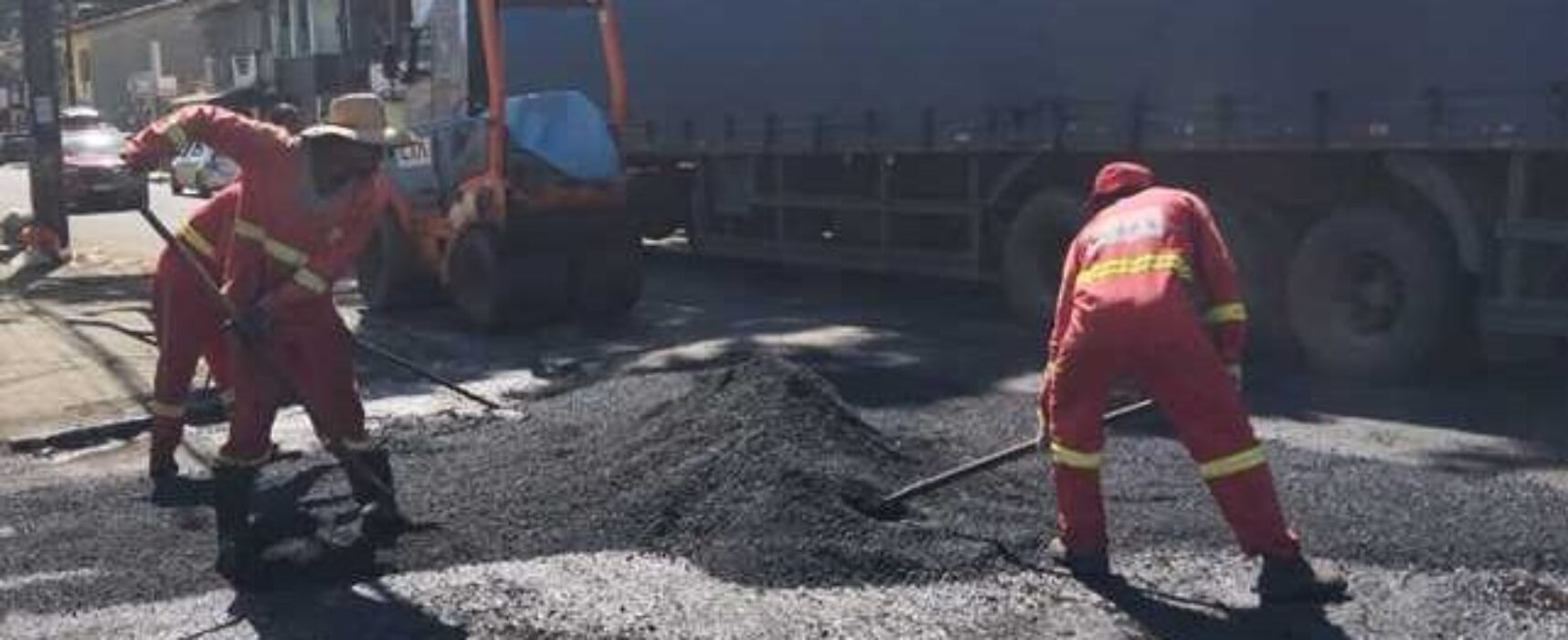 Continuam intensas as obras em Ilhéus. O município destina mais de dez equipes para ações de infraes
