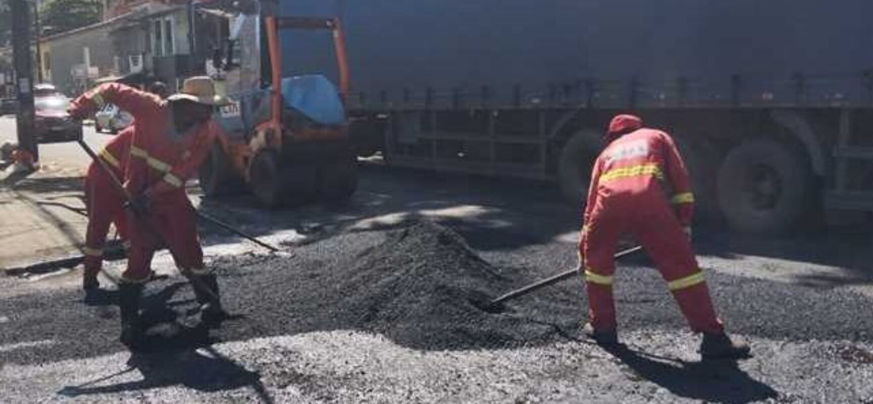 Continuam intensas as obras em Ilhéus. O município destina mais de dez equipes para ações de infraes