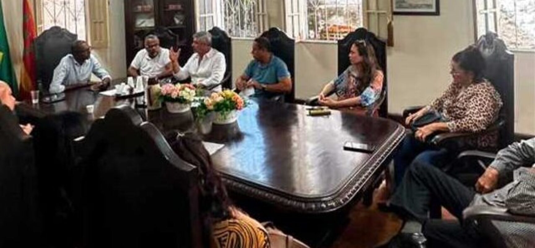 Reunião na ACII discute melhorias na coleta de lixo no comércio em Ilhéus