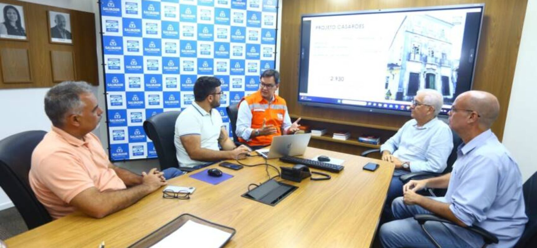 Valderico Júnior conhece estrutura da Codesal, em Salvador, e extrai ideias para Ilhéus