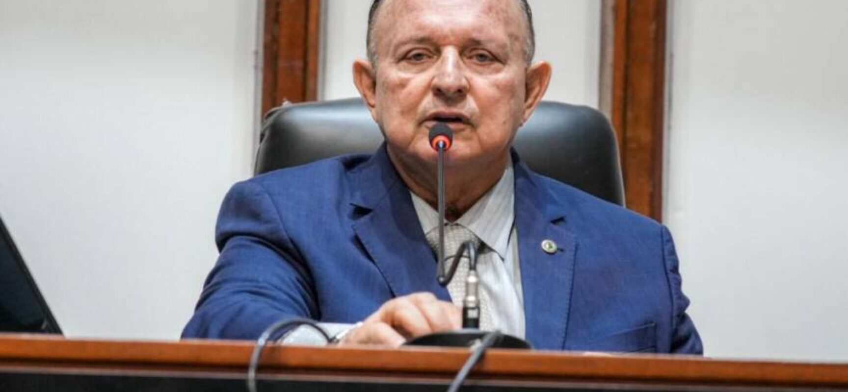 Adolfo Menezes ajuíza queixa-crime contra prefeito de Brumado