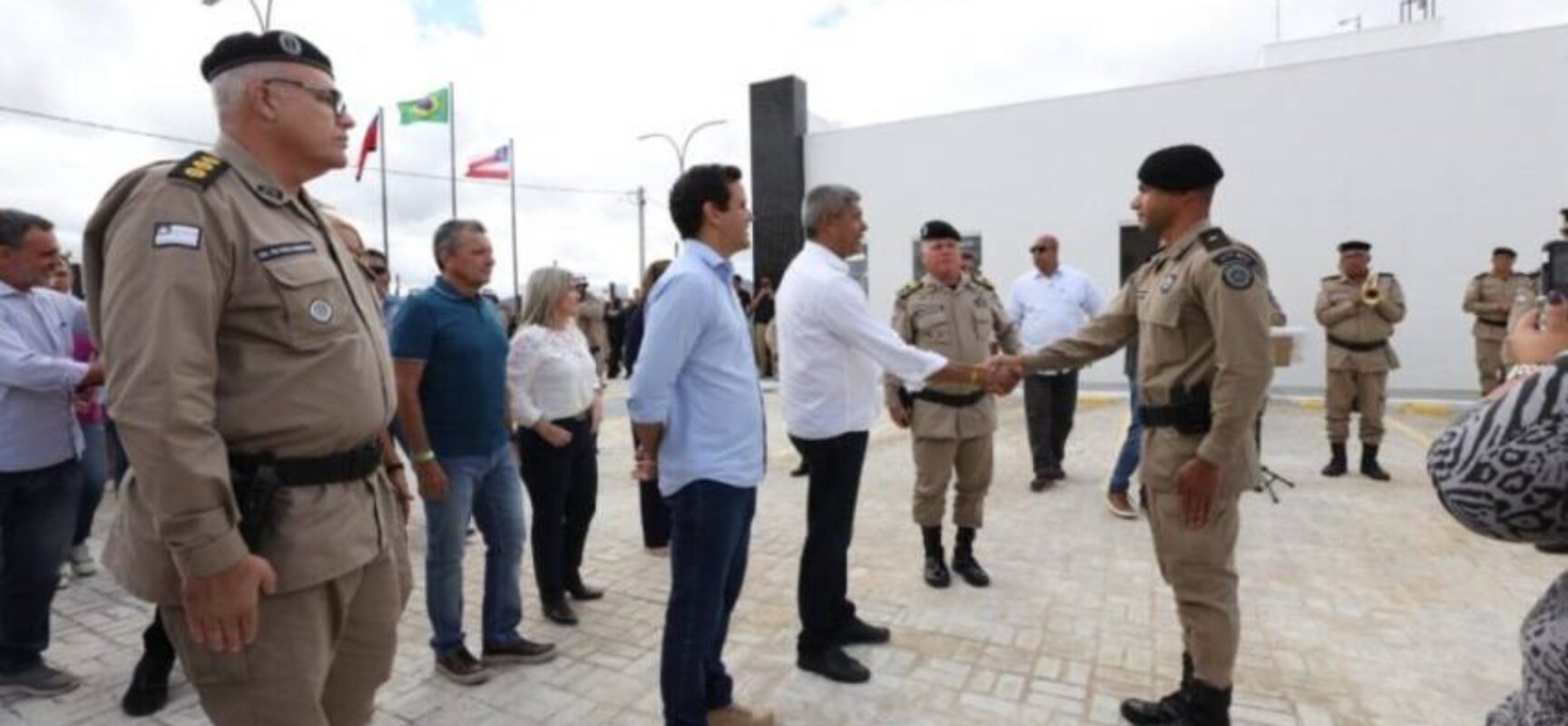 Jerônimo inaugura obras de educação e segurança em Matina