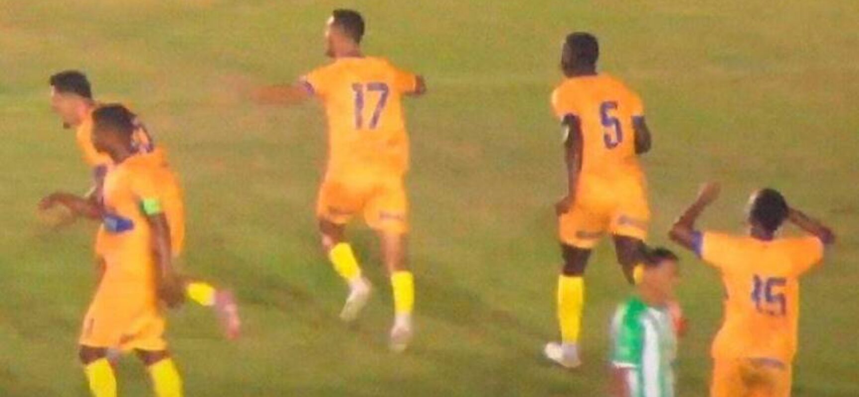 Colo-Colo vence Conquista e assume liderança provisória; Feirense e Galícia ficam no 0 a 0