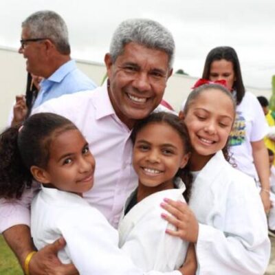 Em Lajedinho, governador entrega obras e visita memorial às vítimas do desastre natural de 2013
