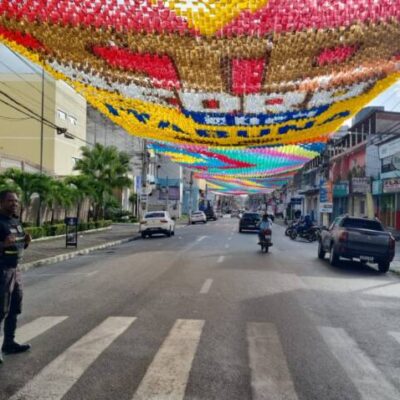 Itabuna entra no clima junino com decoração das ruas em homenagem Kocó e Vila do Forró