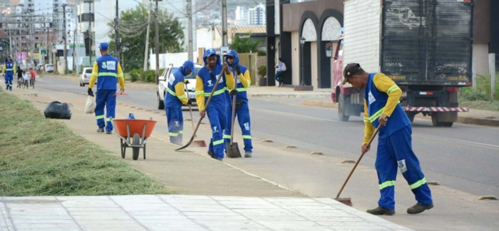 Comissão aprova regulamentação da profissão de gari, com piso de dois salários mínimos