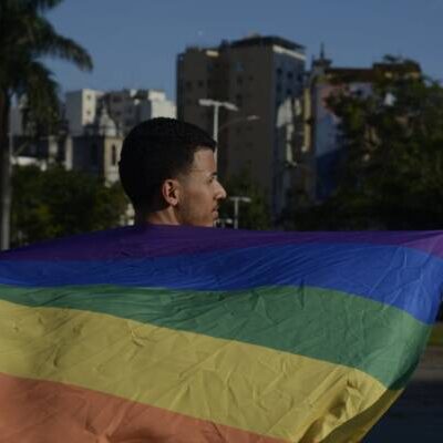 Comissão da Câmara aprova projeto que torna “LGBTcídio” crime hediondo