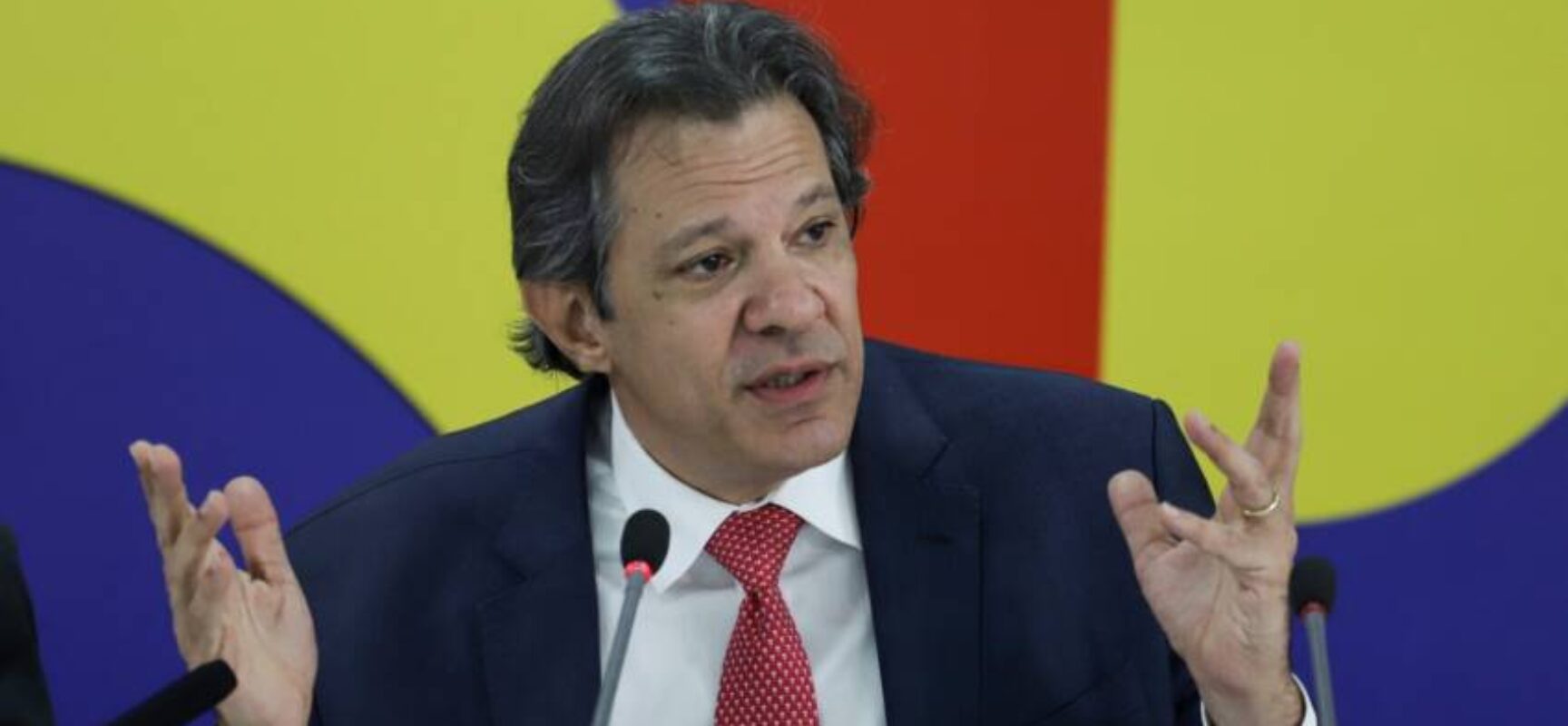Governo estuda cobrar mensalidade de alunos ricos nas federais como medida de ajustes de despesas