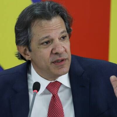 Governo estuda cobrar mensalidade de alunos ricos nas federais como medida de ajustes de despesas