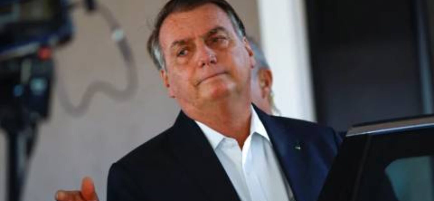 Ministro dá cinco dias para a PF concluir investigação contra Bolsonaro
