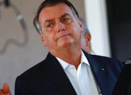 Ministro dá cinco dias para a PF concluir investigação contra Bolsonaro