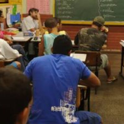 MEC cria programa de apoio a escolas públicas com aulas noturnas