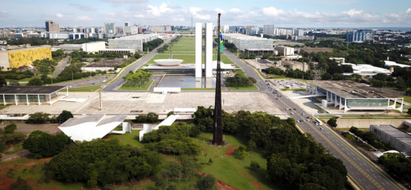 Iphan assina contrato de R$ 744 mil para reforma da Praça dos Três Poderes, em Brasília