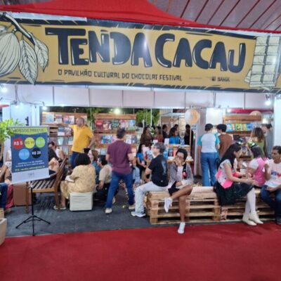 Editora da Uesc lançou livros no Chocolat Festival Ilhéus