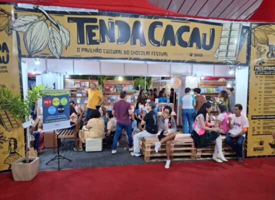 Editora da Uesc lançou livros no Chocolat Festival Ilhéus