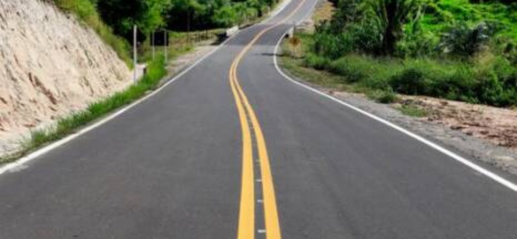 Em Elísio Medrado, Jerônimo Rodrigues entrega trecho de rodovia recuperada e autoriza convênio para reforma de hospital