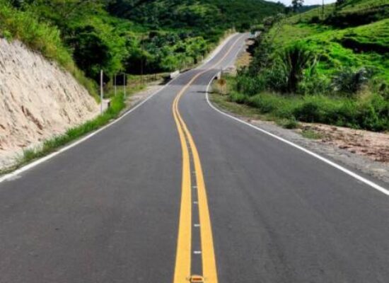 Em Elísio Medrado, Jerônimo Rodrigues entrega trecho de rodovia recuperada e autoriza convênio para reforma de hospital