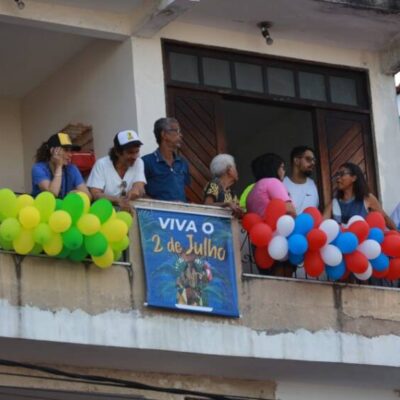 Dois de Julho: governador participa do desfile que celebra história de luta e resistência do povo baiano