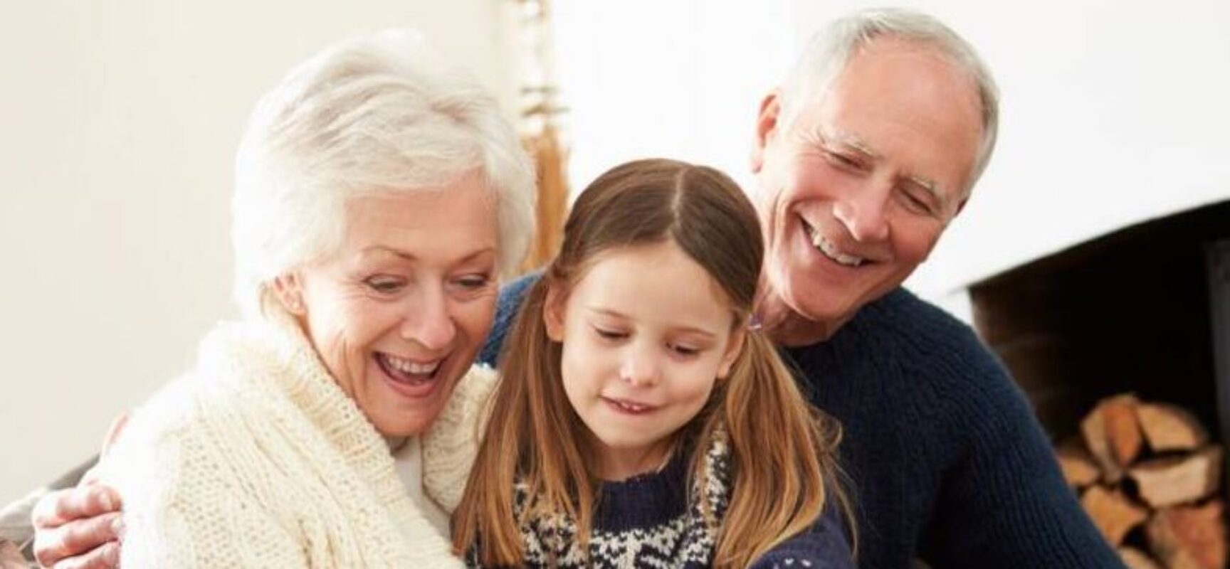 VEREADOR EDERJÚNIOR parabeniza todos e todas as avós nesta data especial