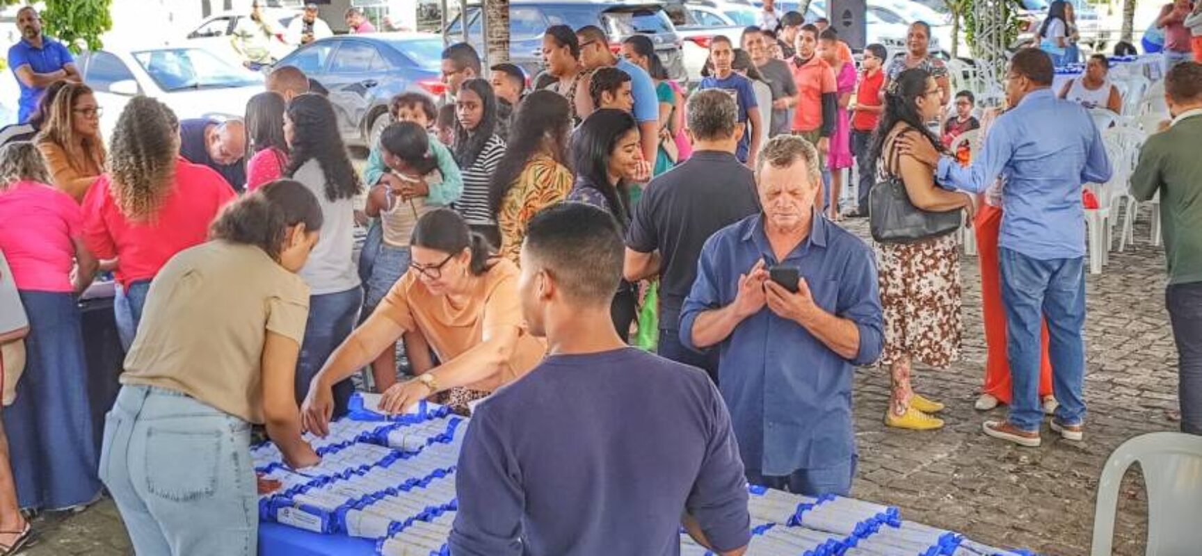 Prefeitura de Itabuna doa mais de dois mil óculos de grau para alunos da Rede Municipal de Ensino
