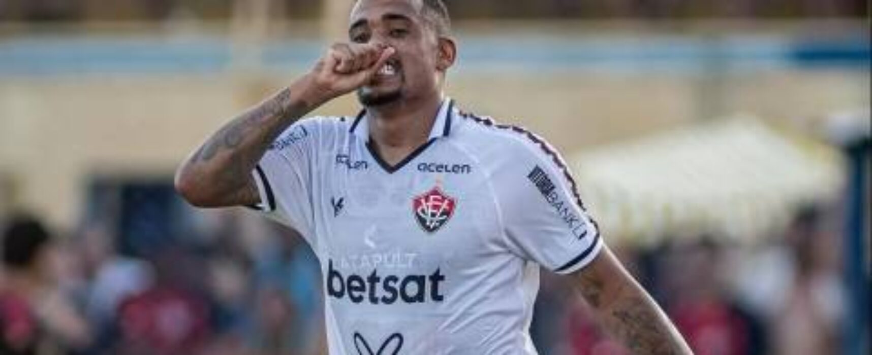 Em alta no Vitória, atacante revela drama familiar; veja