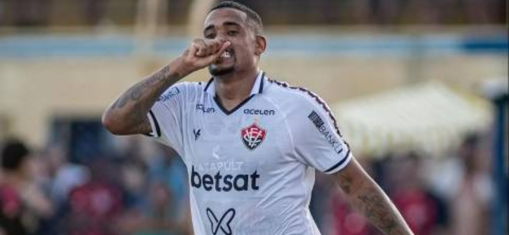 Em alta no Vitória, atacante revela drama familiar; veja