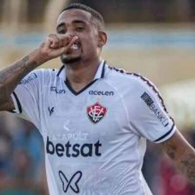 Em alta no Vitória, atacante revela drama familiar; veja