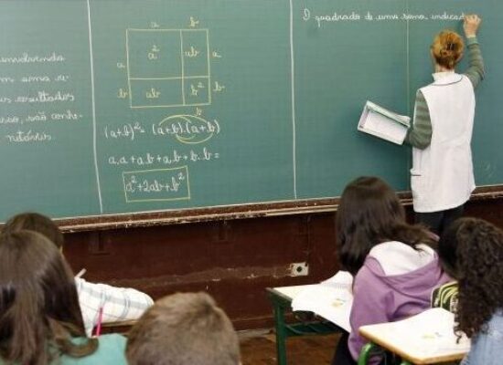 Projeto cria política de incentivo à formação de professores para a educação básica