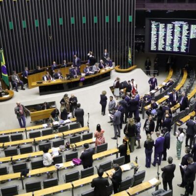 Deputados aprovam urgência para projeto que retira feriado local da contagem do prazo para recursos