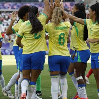 Apesar da última derrota, Seleção brasileira feminina é classificada nas quartas de final das Olimpíadas