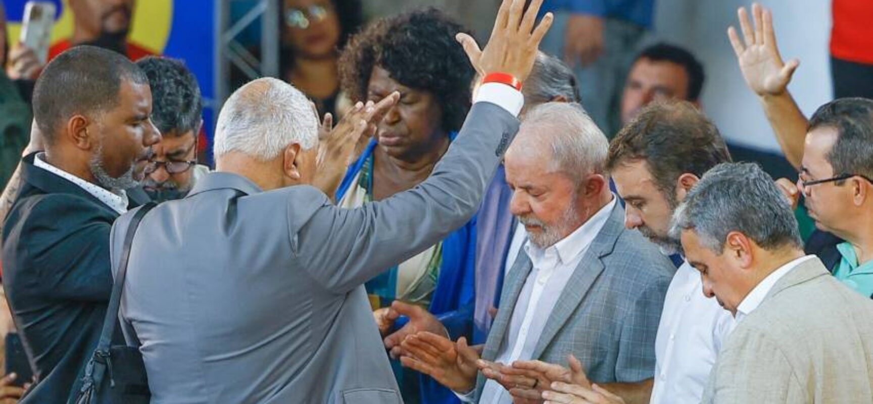 PT lança cartilha para orientar candidatos em diálogo com evangélicos: “Evitar exageros ao falar em Deus”