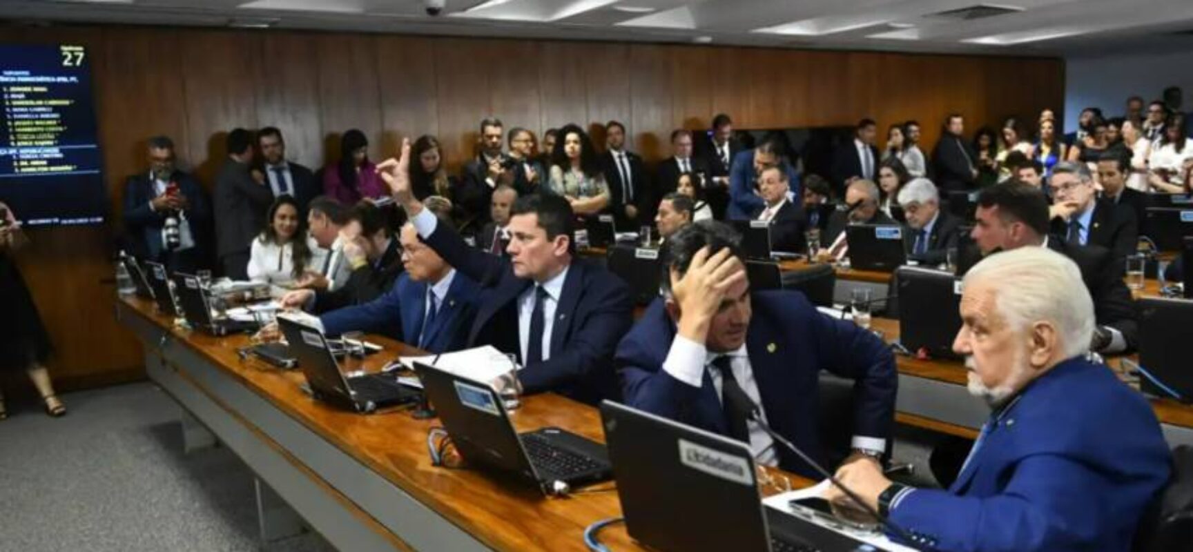 CCJ aprova PEC que perdoa dívidas de partidos políticos por irregularidades em cotas