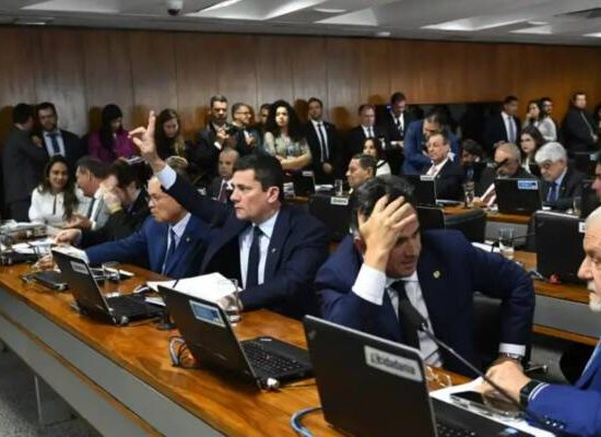 CCJ aprova PEC que perdoa dívidas de partidos políticos por irregularidades em cotas