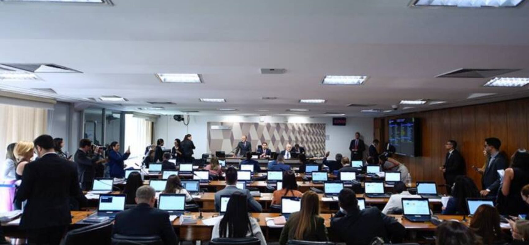 Senado aprova projeto que anula trechos de decreto de armas que proíbe clubes de tiro perto de escolas