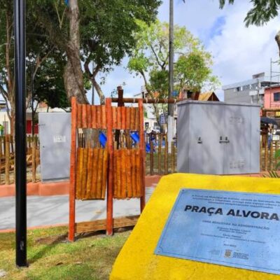 Comerciantes e moradores do Sarinha Alcântara celebram a reforma da Praça Alvorada