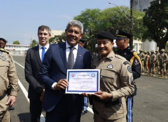 Polícia Militar da Bahia condecora 210 policiais por bravura e dedicação