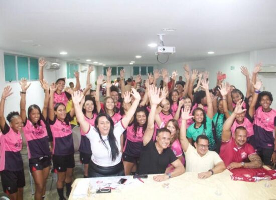 ### Barcelona de Ilhéus Apresenta Elenco Feminino de 2024 em Cerimônia Repleta de Emoção
