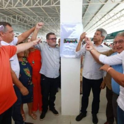 Jerônimo realiza entregas e autoriza novas obras em Itapebi