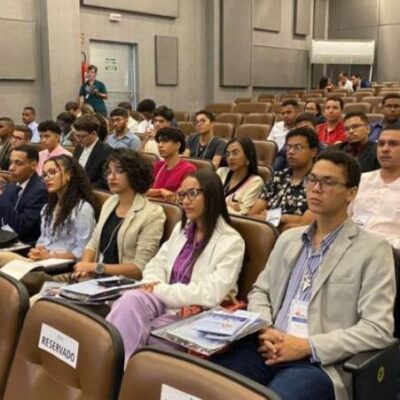 Estudantes universitários assumem papel de jovens deputados na ALBA