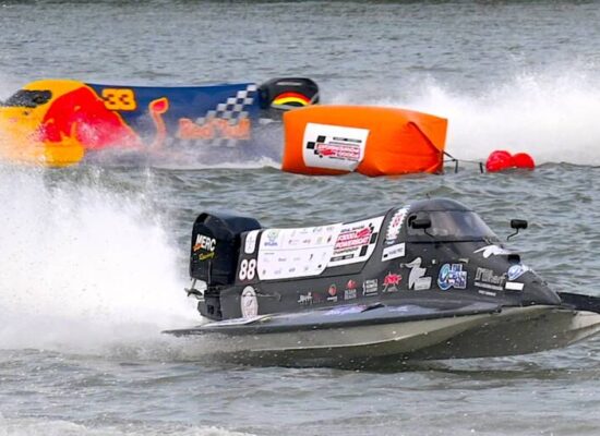 Tricampeão Mundial de Motonáutica Lebos Chaguri participa do Festival de Aniversário do Rei da Malásia