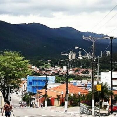 Onda de denúncias transforma disputa por cidade do interior em guerra campal