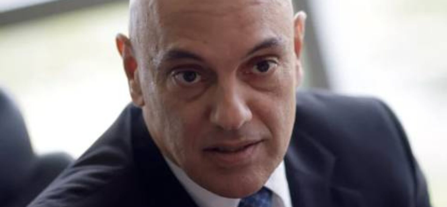 Senadores elaboram pedido de impeachment de Moraes